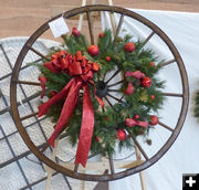 Wreath Auction. Photo by Dawn Ballou, Pinedale Online.