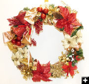 Red Bells & Poinsettias. Photo by Dawn Ballou, Pinedale Online.