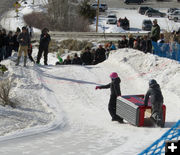 Hurry to the finish line. Photo by Dawn Ballou, Pinedale Online.